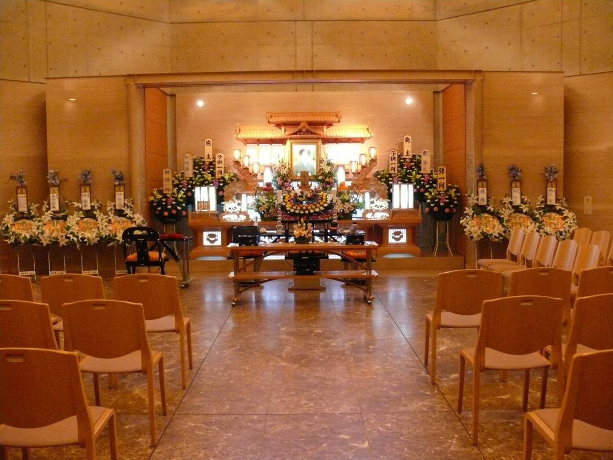 【今さら聞けない】家族葬・直葬・一般葬の違い