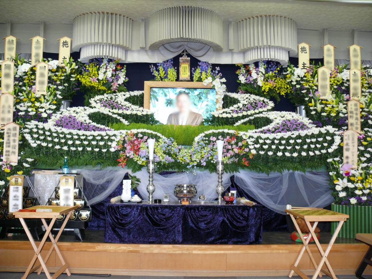 【今さら聞けない】家族葬・直葬・一般葬の違い