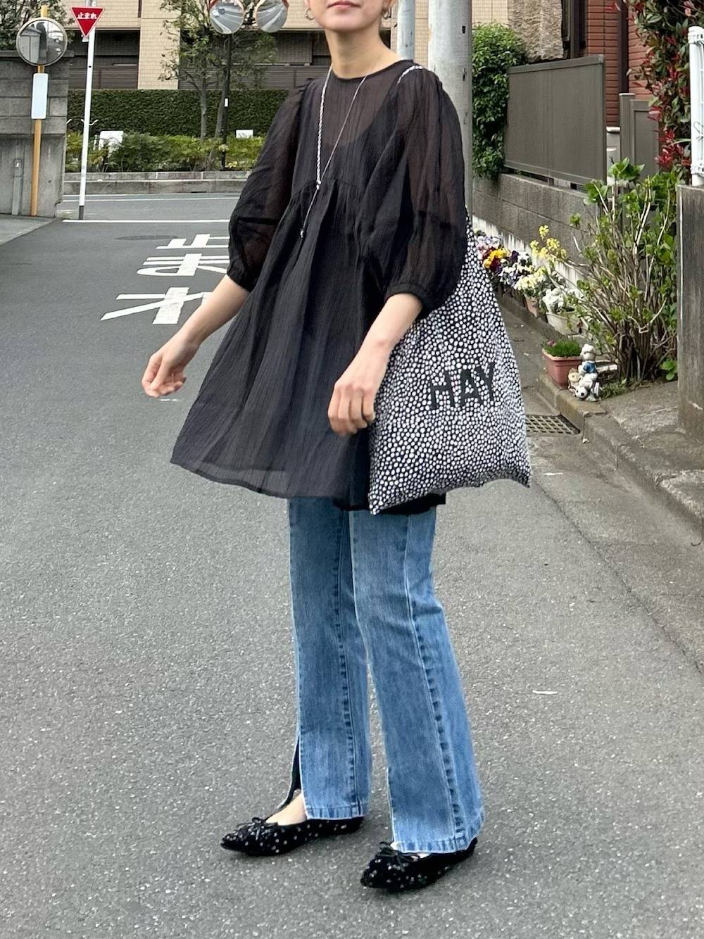 シアー素材のブラウスを合わせる♡