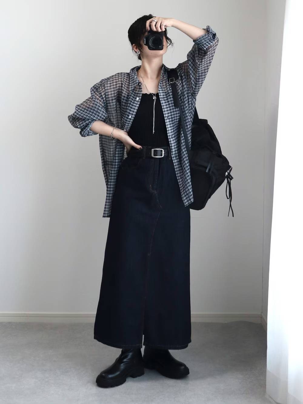 チェック柄のシアーシャツを羽織る♡