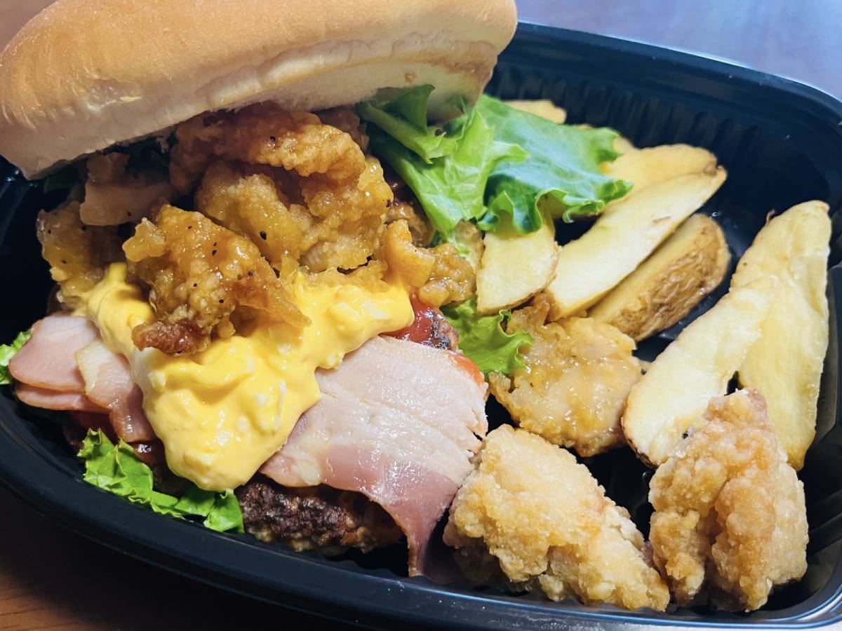 あり得ないボリュームのハンバーガー