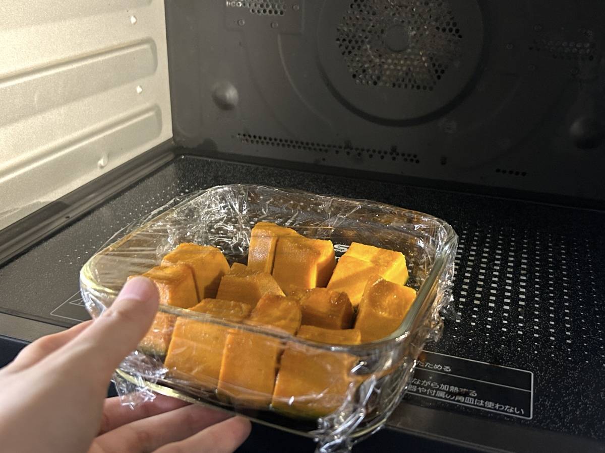 電子レンジへ入れる
