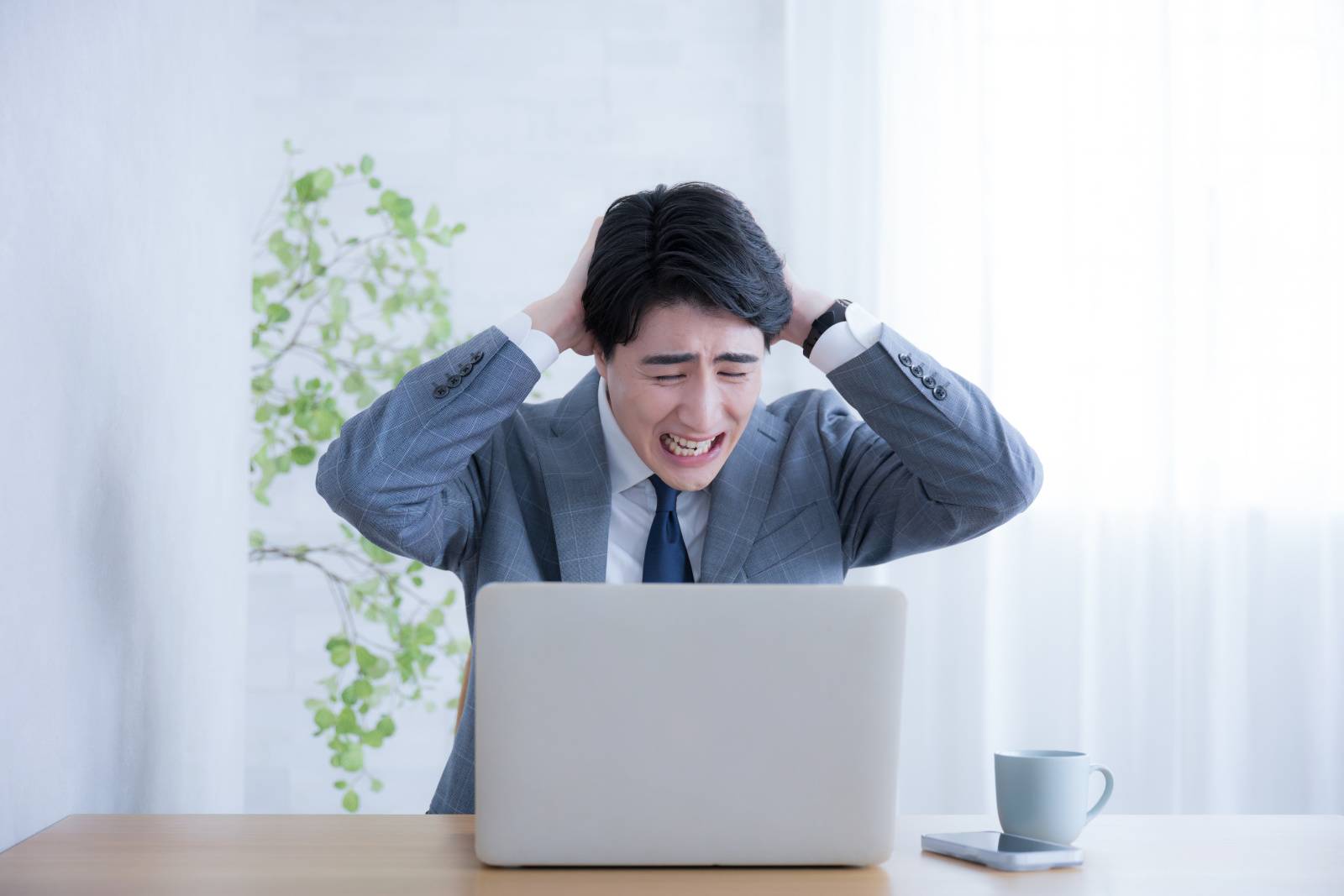 困っている男性