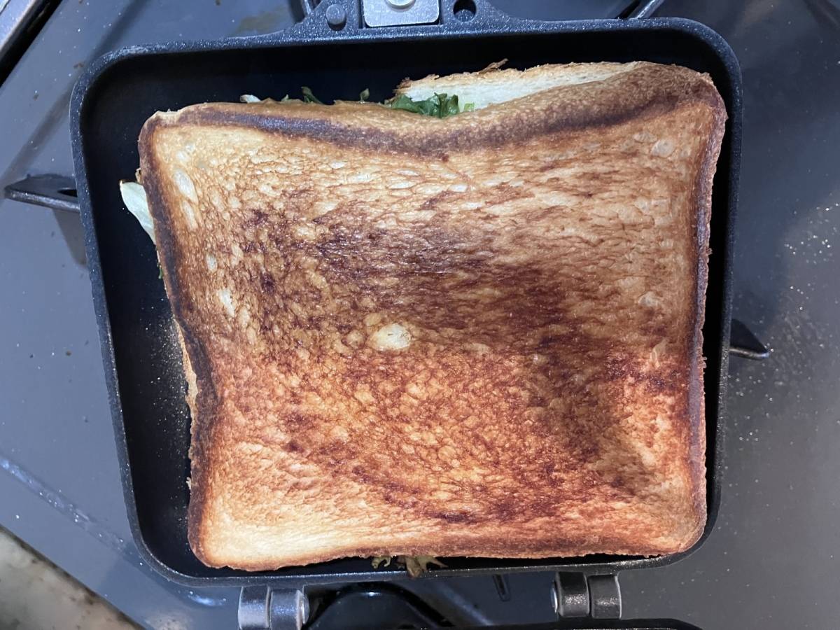 ホットサンドパンで焼いたホットサンド