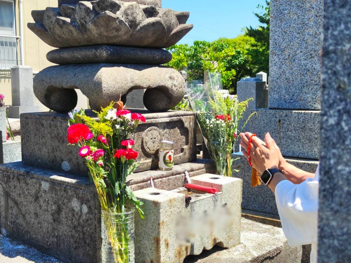 【お彼岸】お墓参りでお供えするお花の選び方＆供え方
