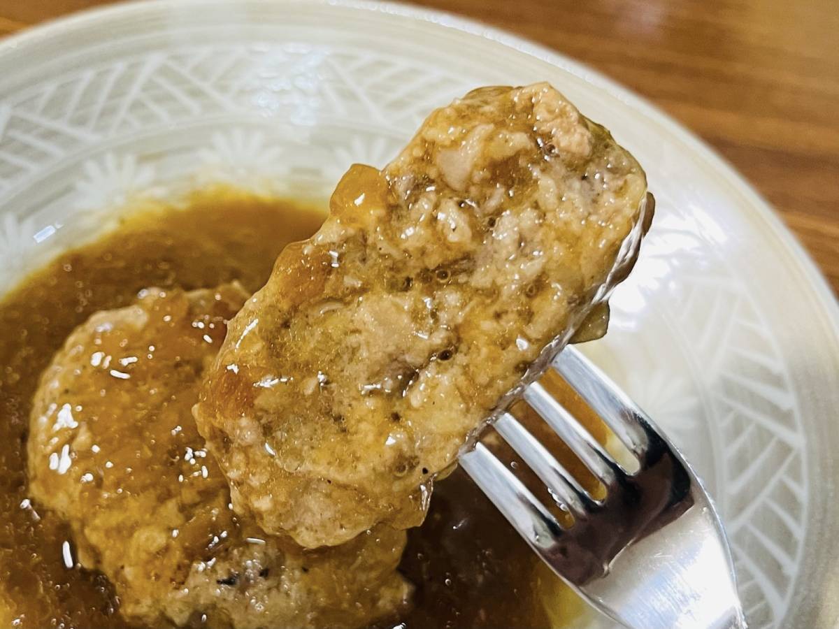 肉感を堪能できるジューシーなハンバーグ