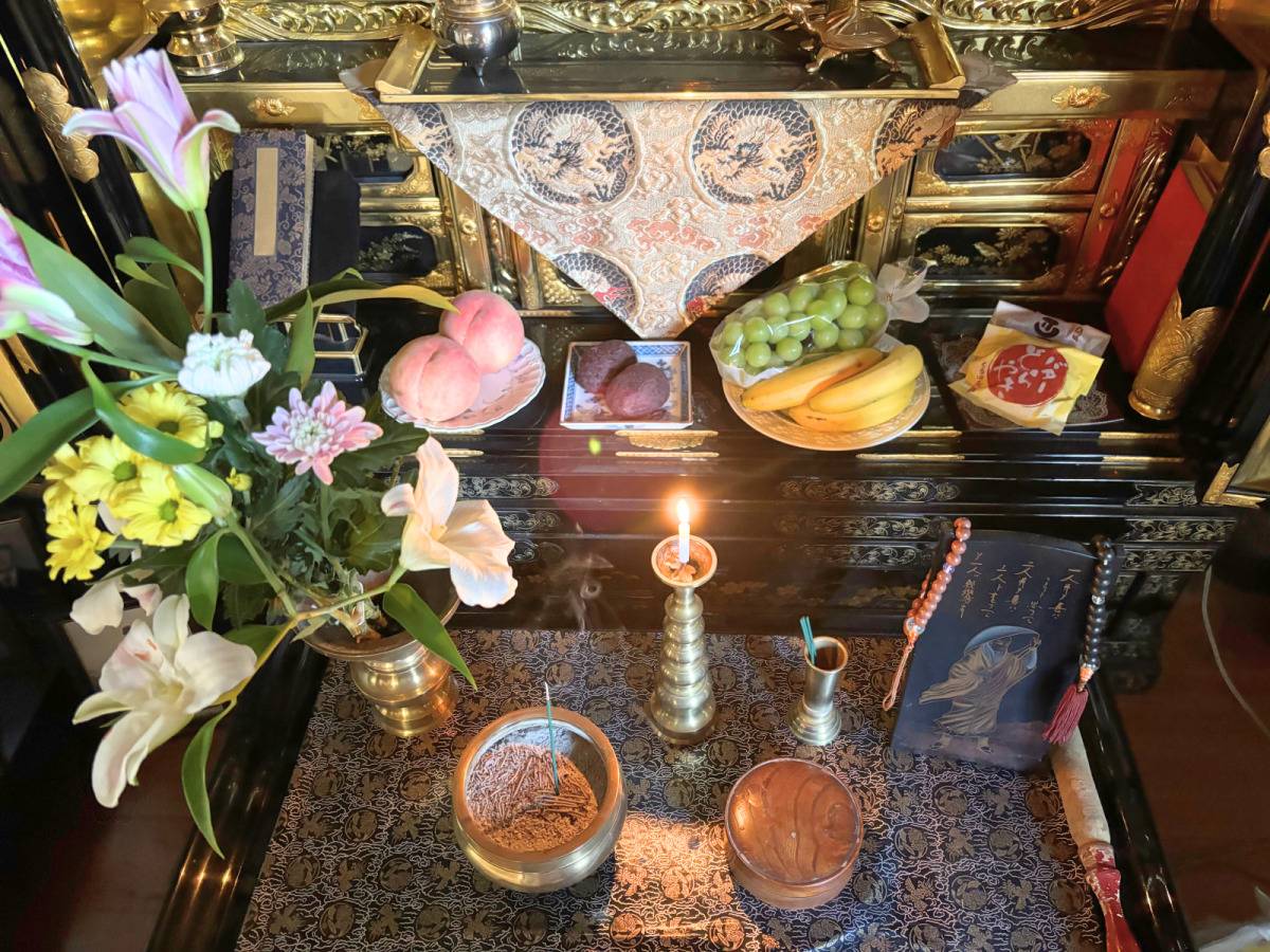 正しいお仏壇に線香をあげる本数と立て方とは？