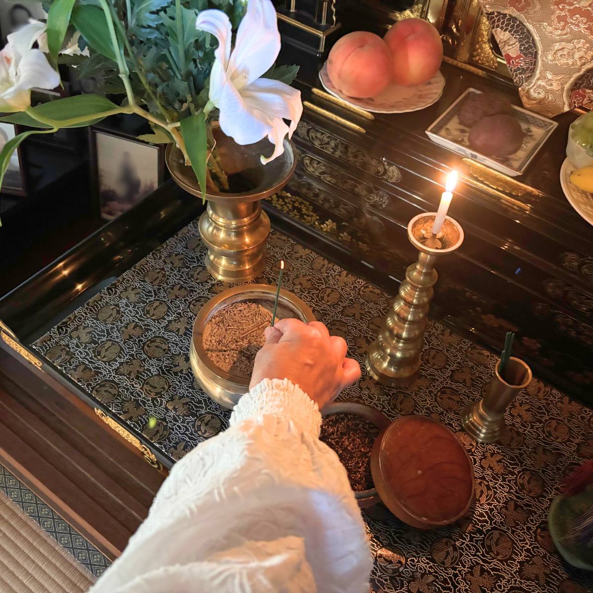 正しいお仏壇に線香をあげる本数と立て方とは？