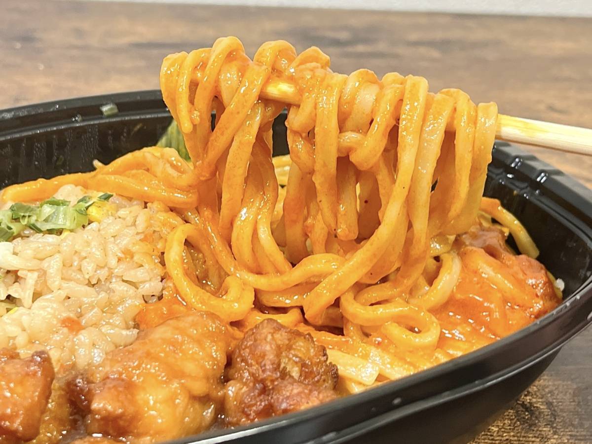 モチモチでピリ辛な麺