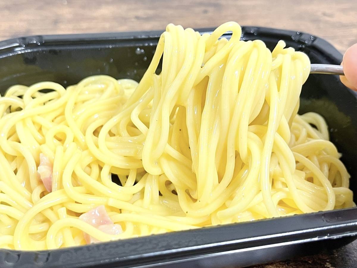 パスタと濃厚ソースが絡み合う♡