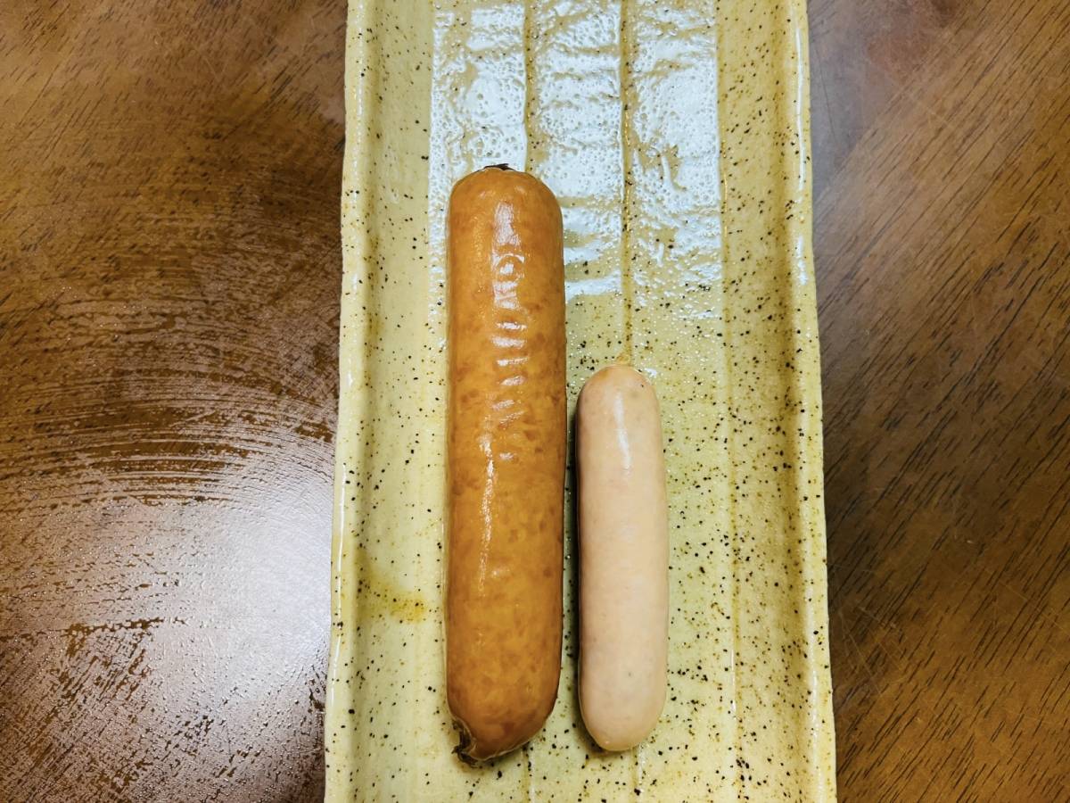 スーパーの商品の3倍近く大きいであろうソーセージ