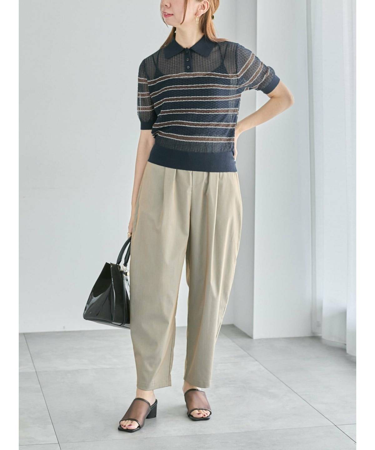 紺ポロシャツコーデ