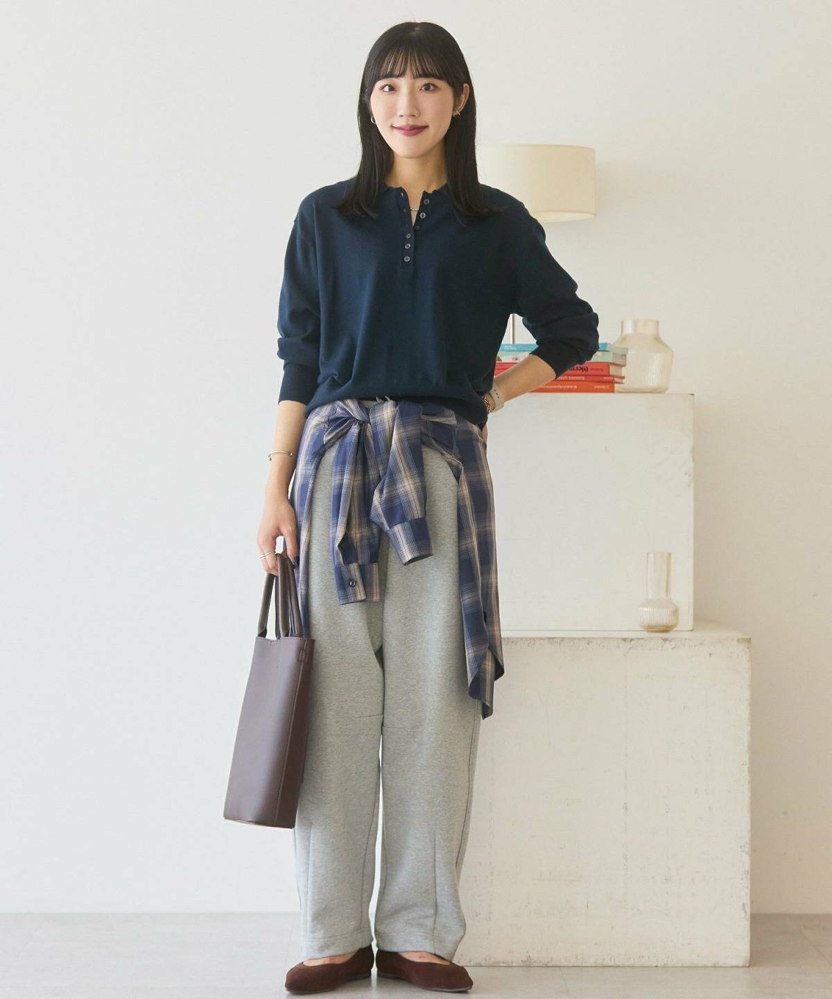 紺ポロシャツコーデ