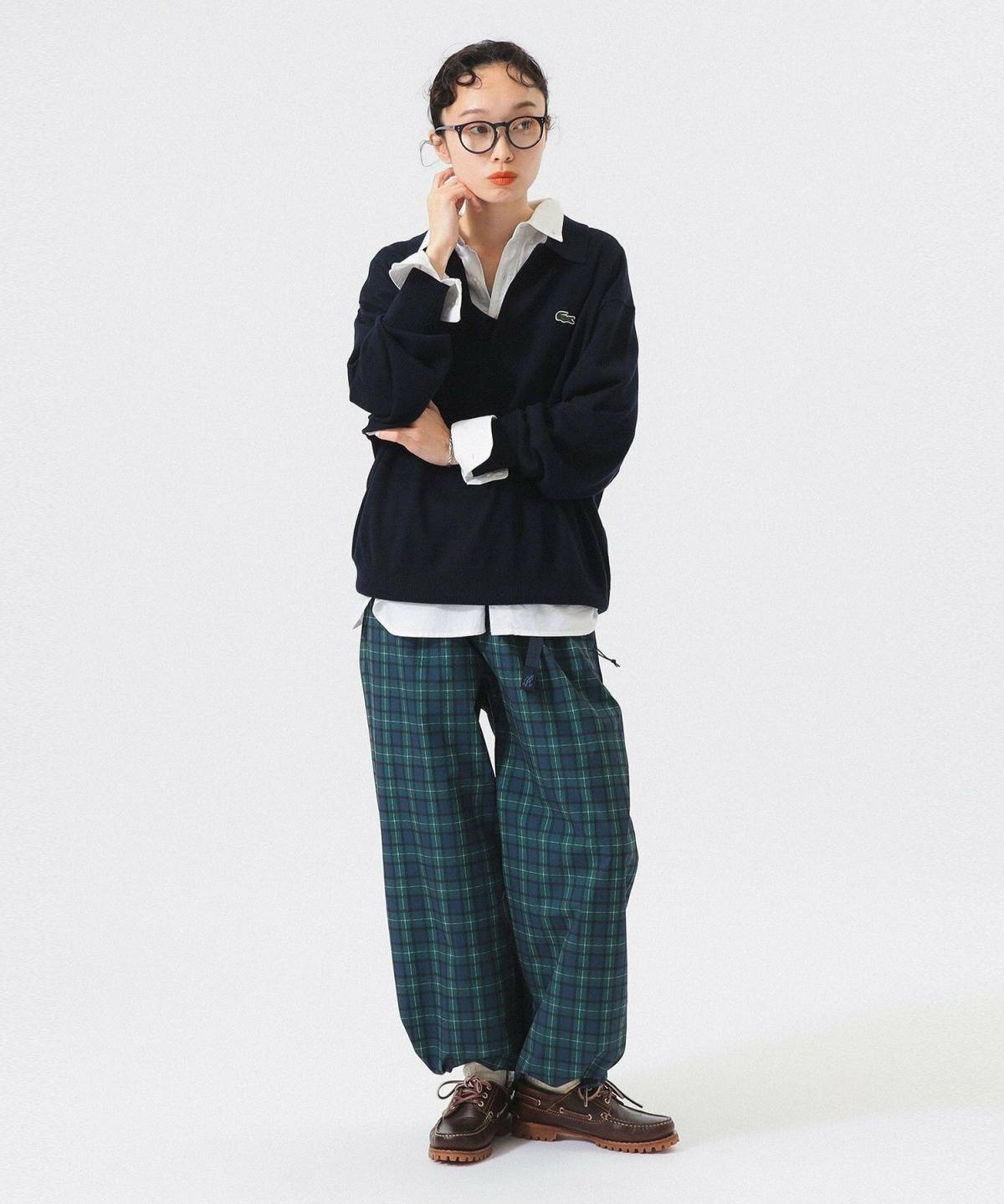紺ポロシャツコーデ