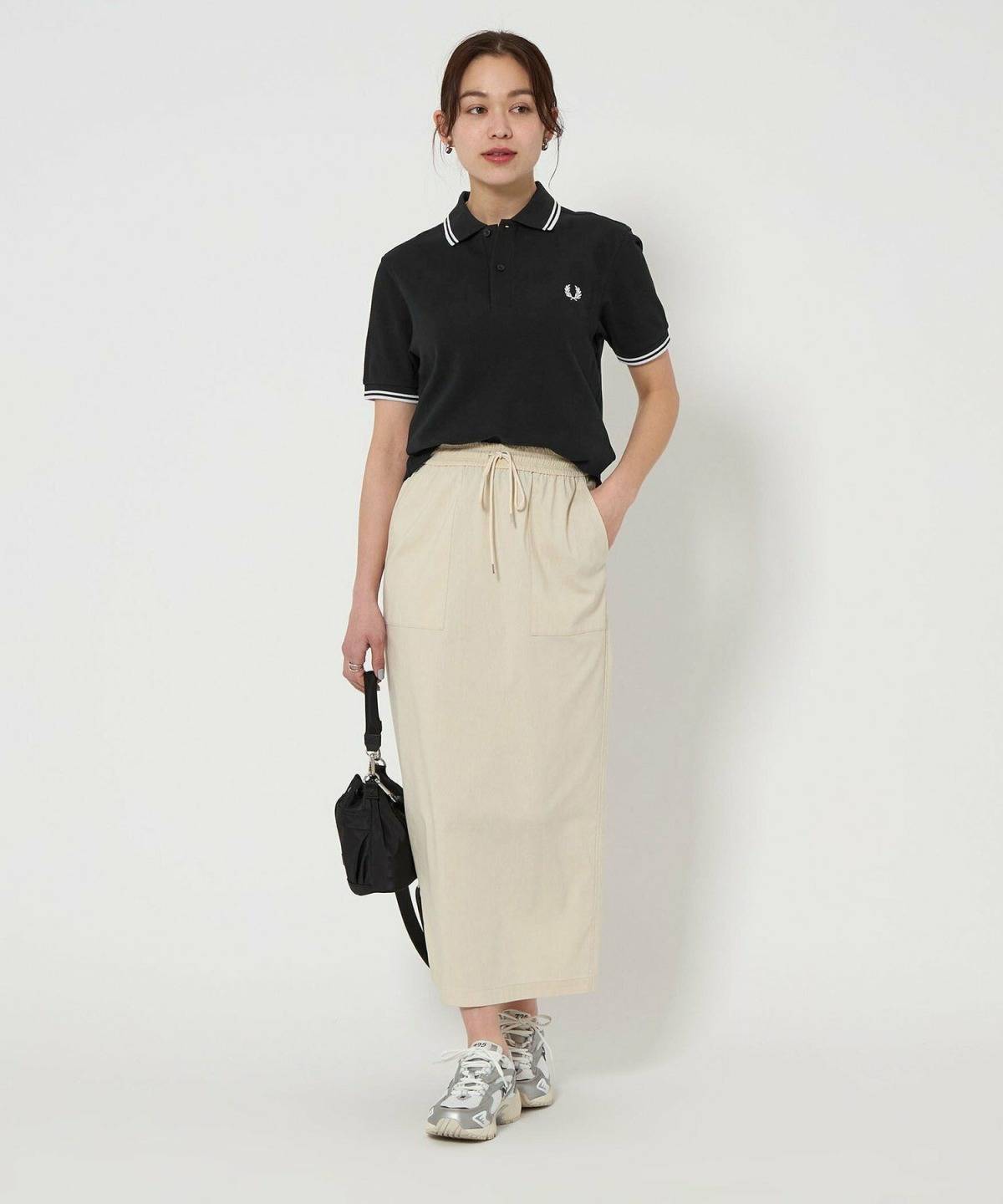 紺ポロシャツコーデ