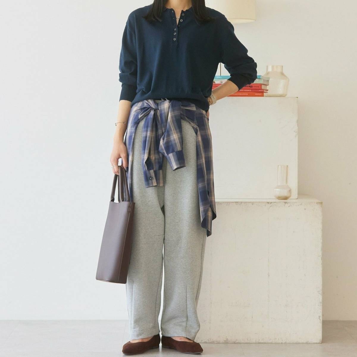 紺のポロシャツコーデ
