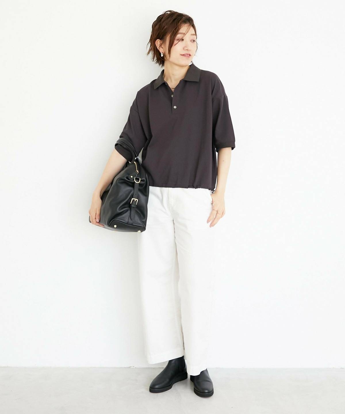 グレーのポロシャツコーデ