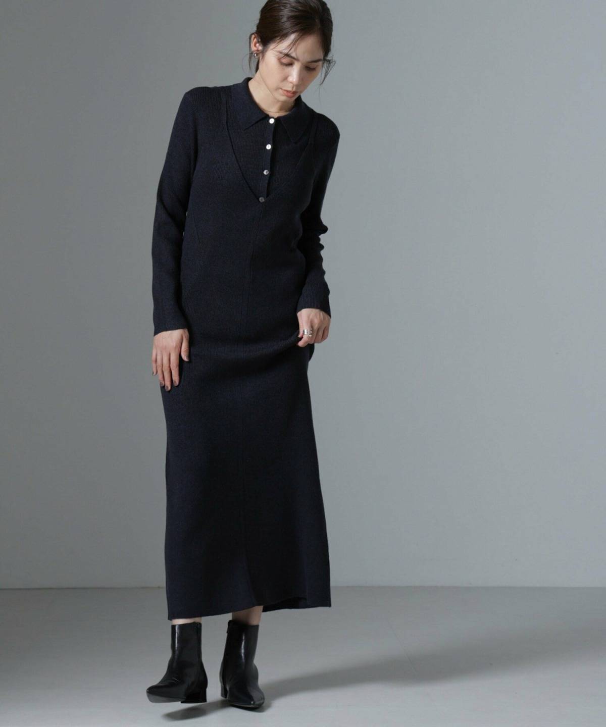 グレーのポロシャツコーデ