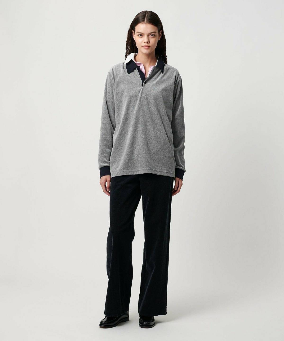 グレーのポロシャツコーデ