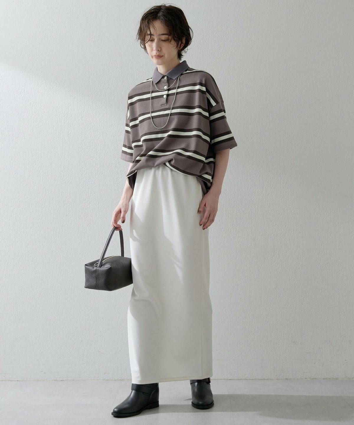 グレーのポロシャツコーデ