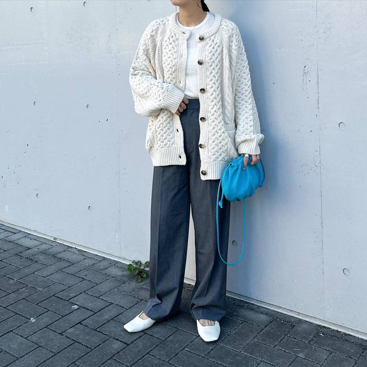 ざっくりカーディガンを羽織る♡