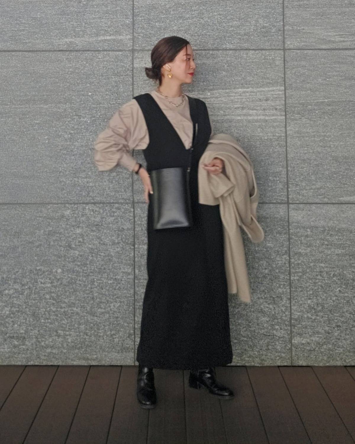 深めのVネックが◎