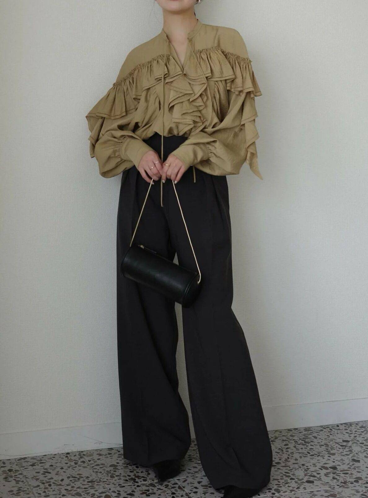 anuans ミッドウェイトツータックワイドパンツ