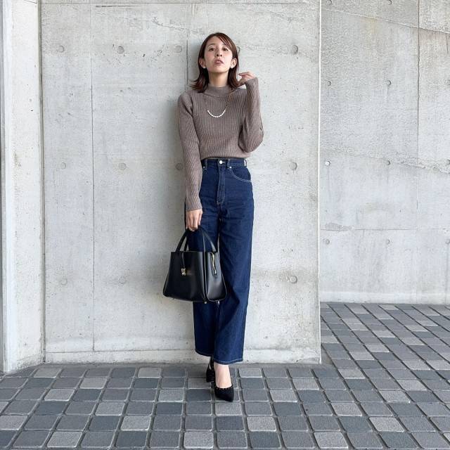 長めのネックレスで視線を逸らす!