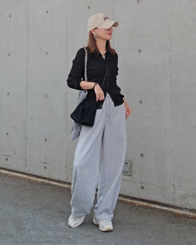 襟付きカーディガン×スウェットパンツ