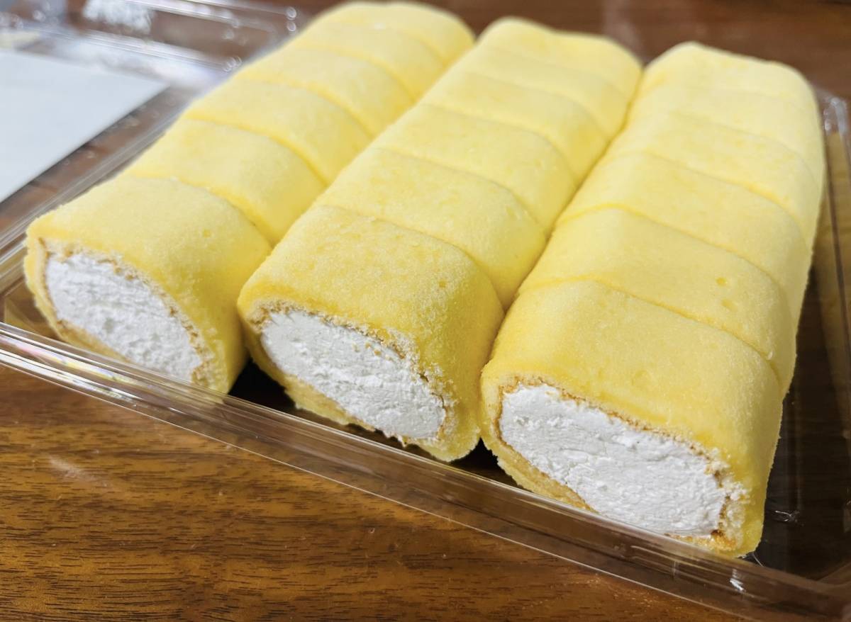 ロールケーキがぎっしり入ってる♪