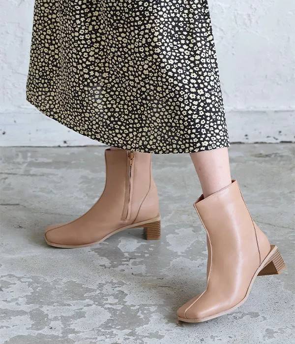 センターシームスクエアトゥブーツ