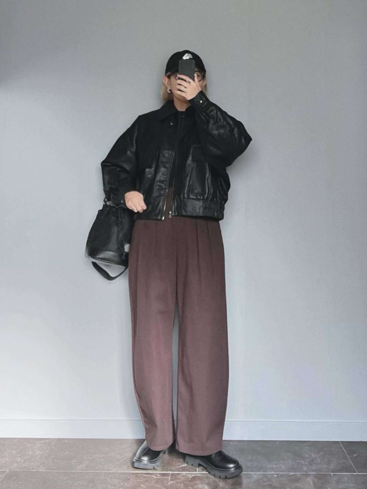 レザーブルゾン×ワイドパンツ