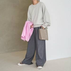  秋のユニバコーデ スウェット×ワイドパンツ 