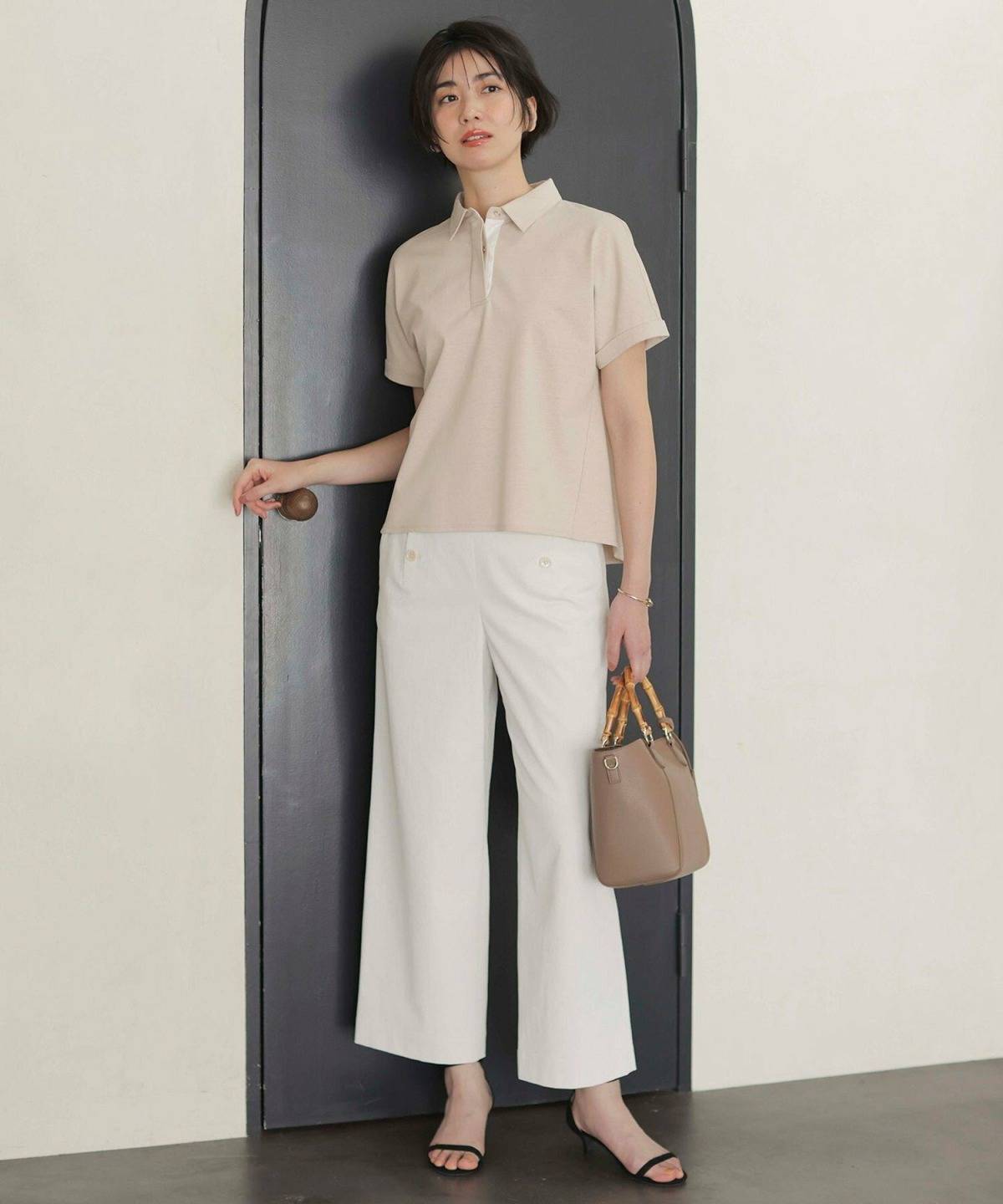 白ポロシャツレディースコーデ