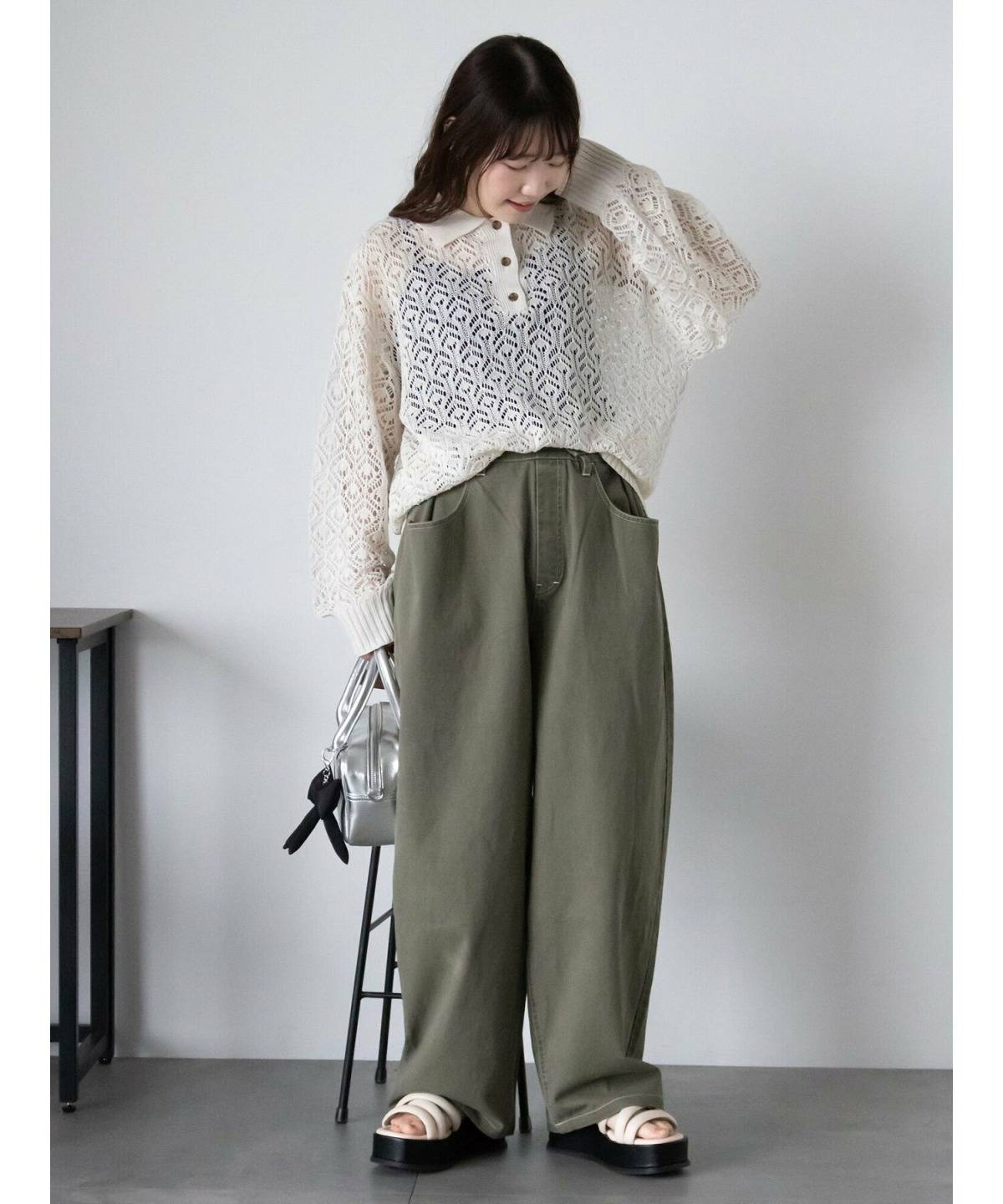 白ポロシャツレディースコーデ