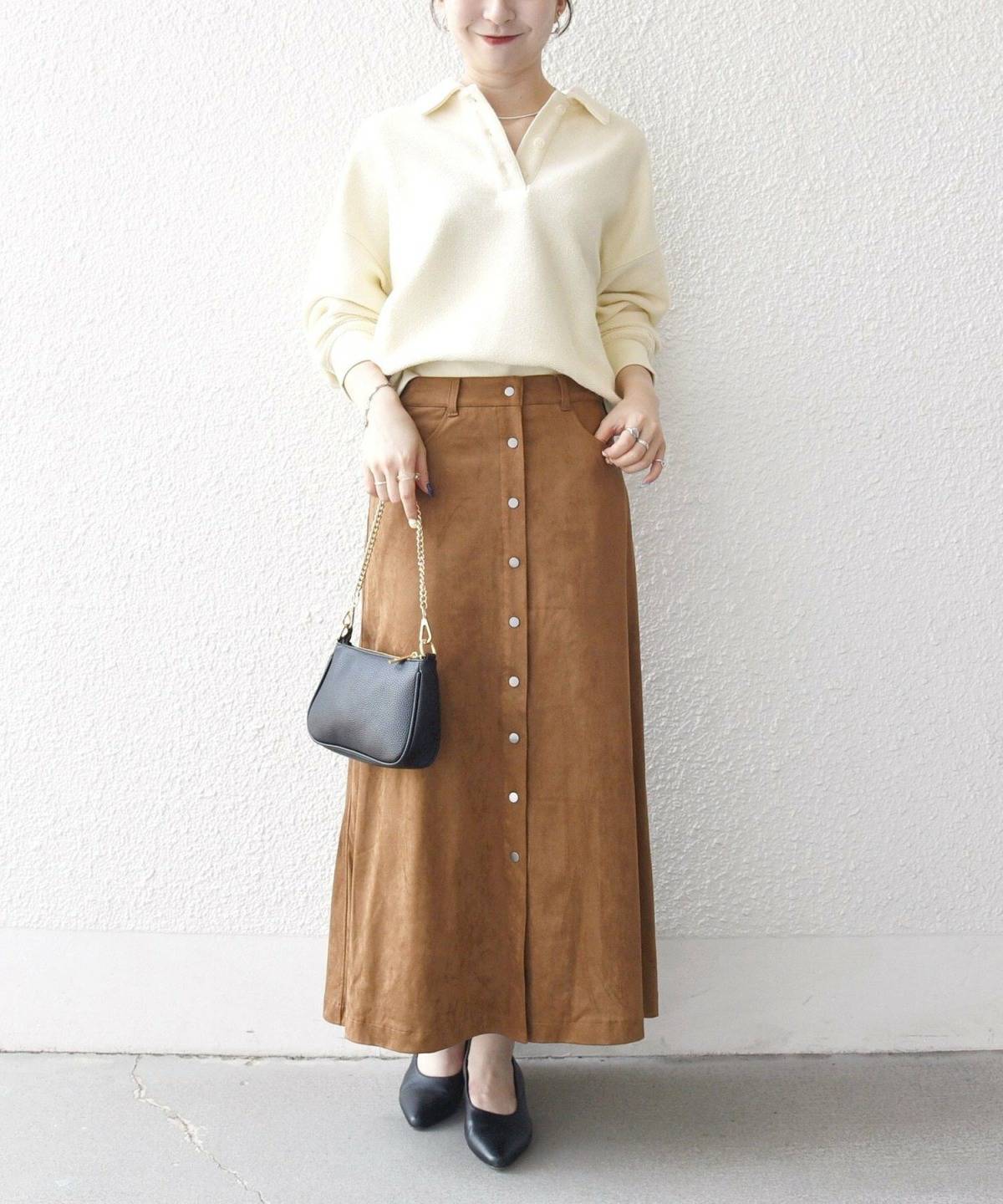 白ポロシャツのレディースコーデ