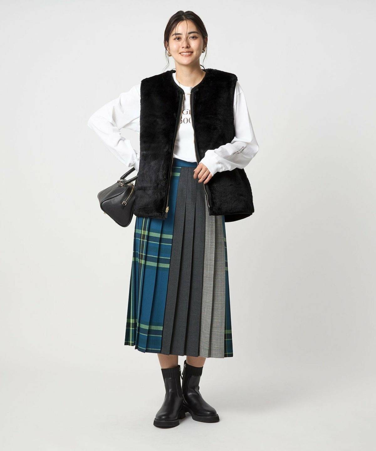 ファーベスト×チェックスカートコーデ