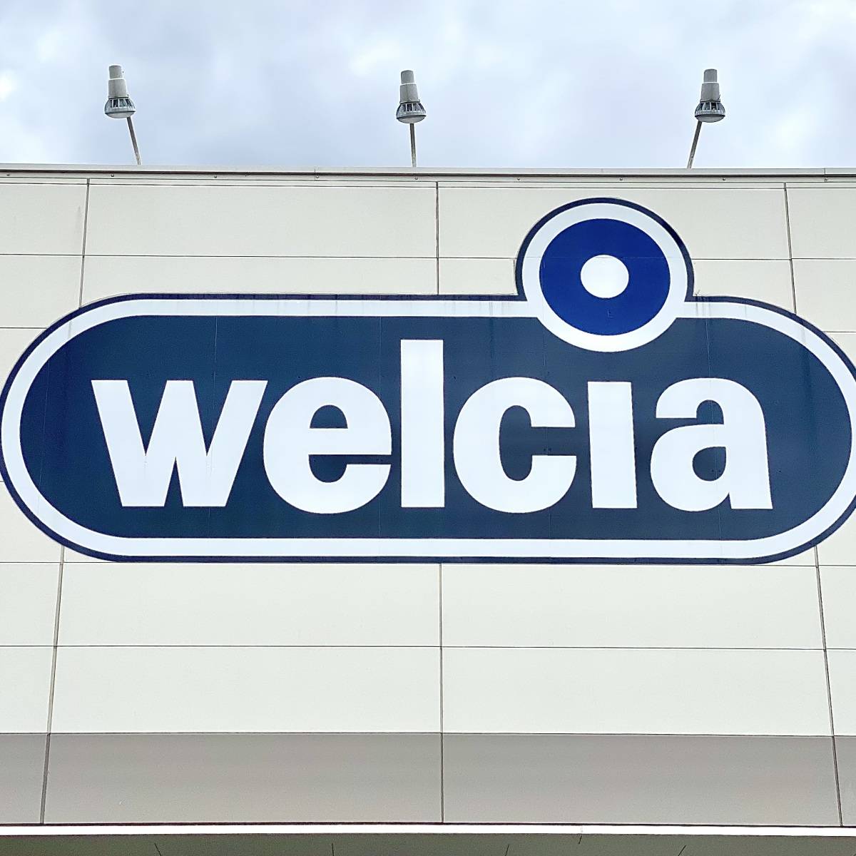 ウエルシアの看板