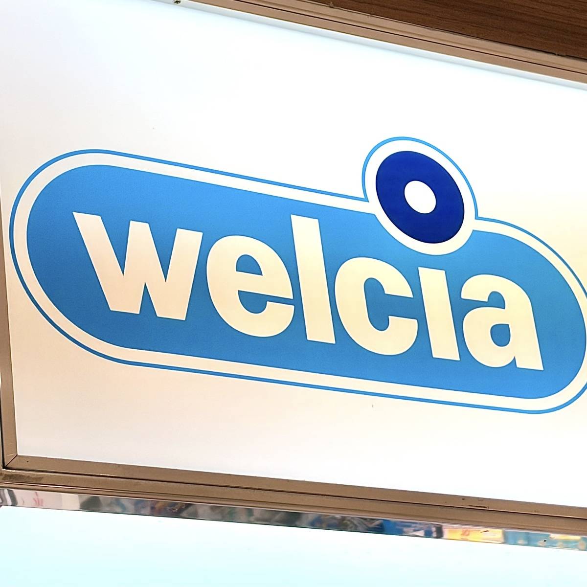 ウエルシアの看板
