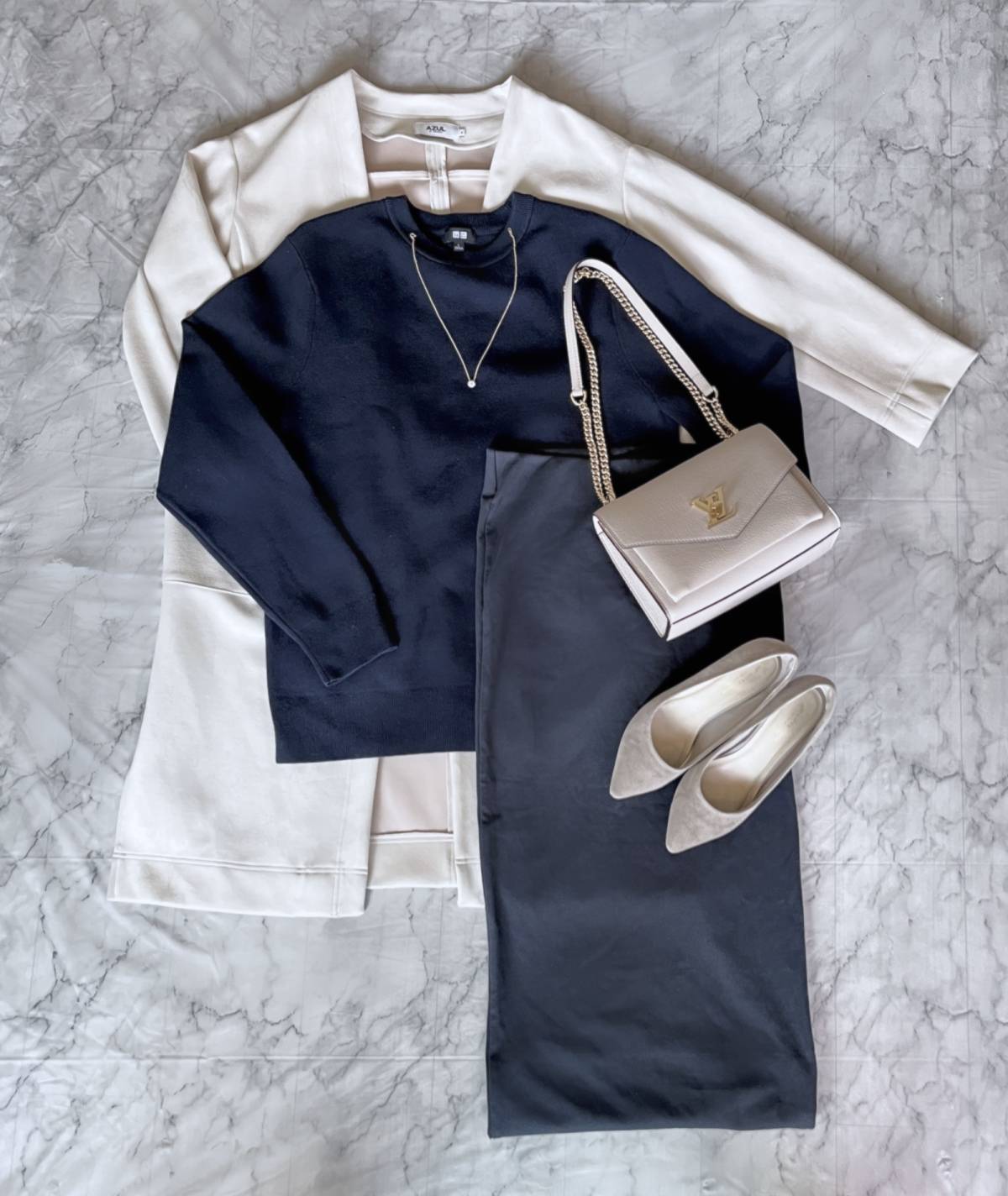 UNIQLOのウォッシャブルミラノリブクルーネックセーター×タイトスカートコーデ