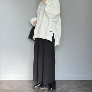 【2025年11月】この合わせ方、最高！センスいい黒スカートコーデ5選