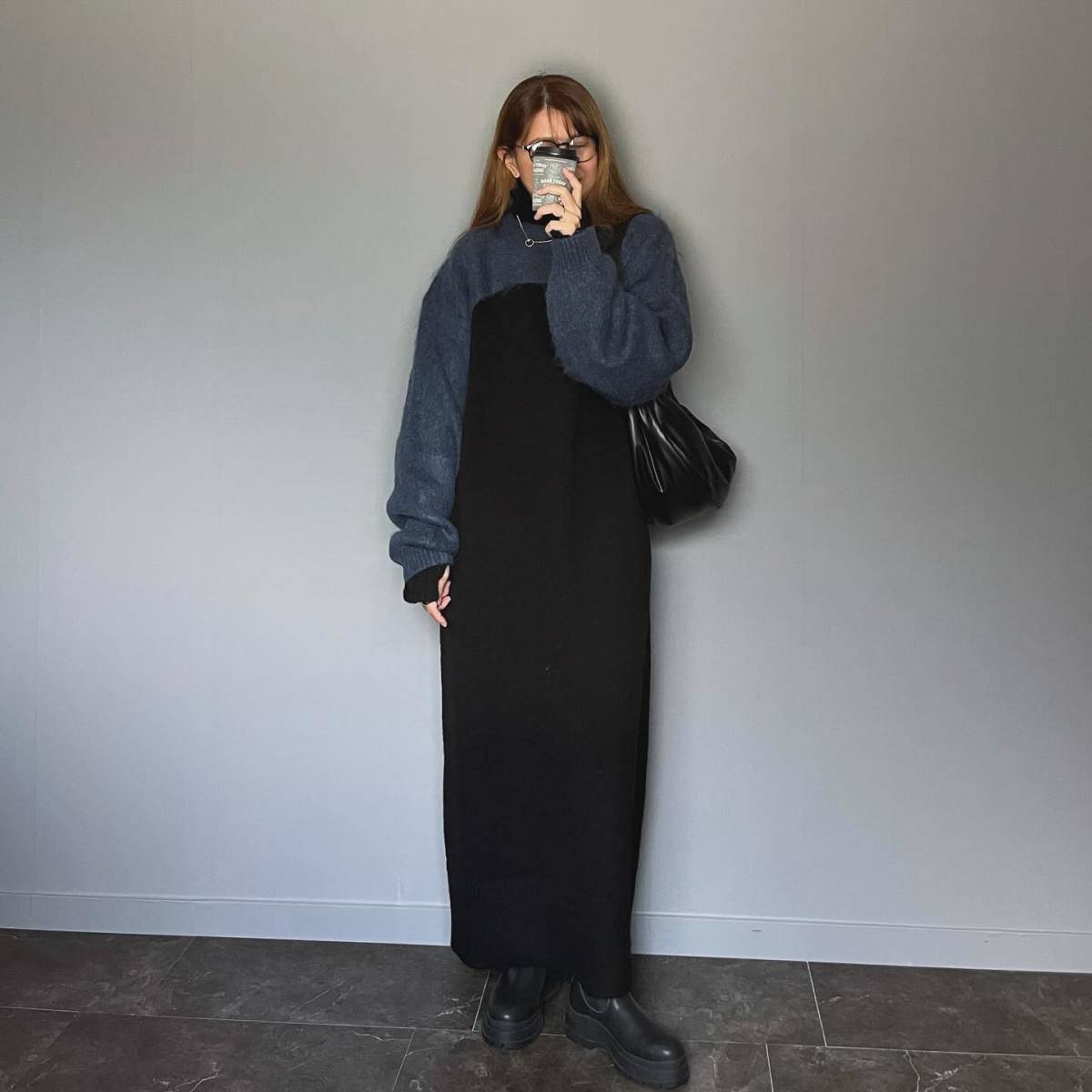 ブルーのニットを重ね着する♡