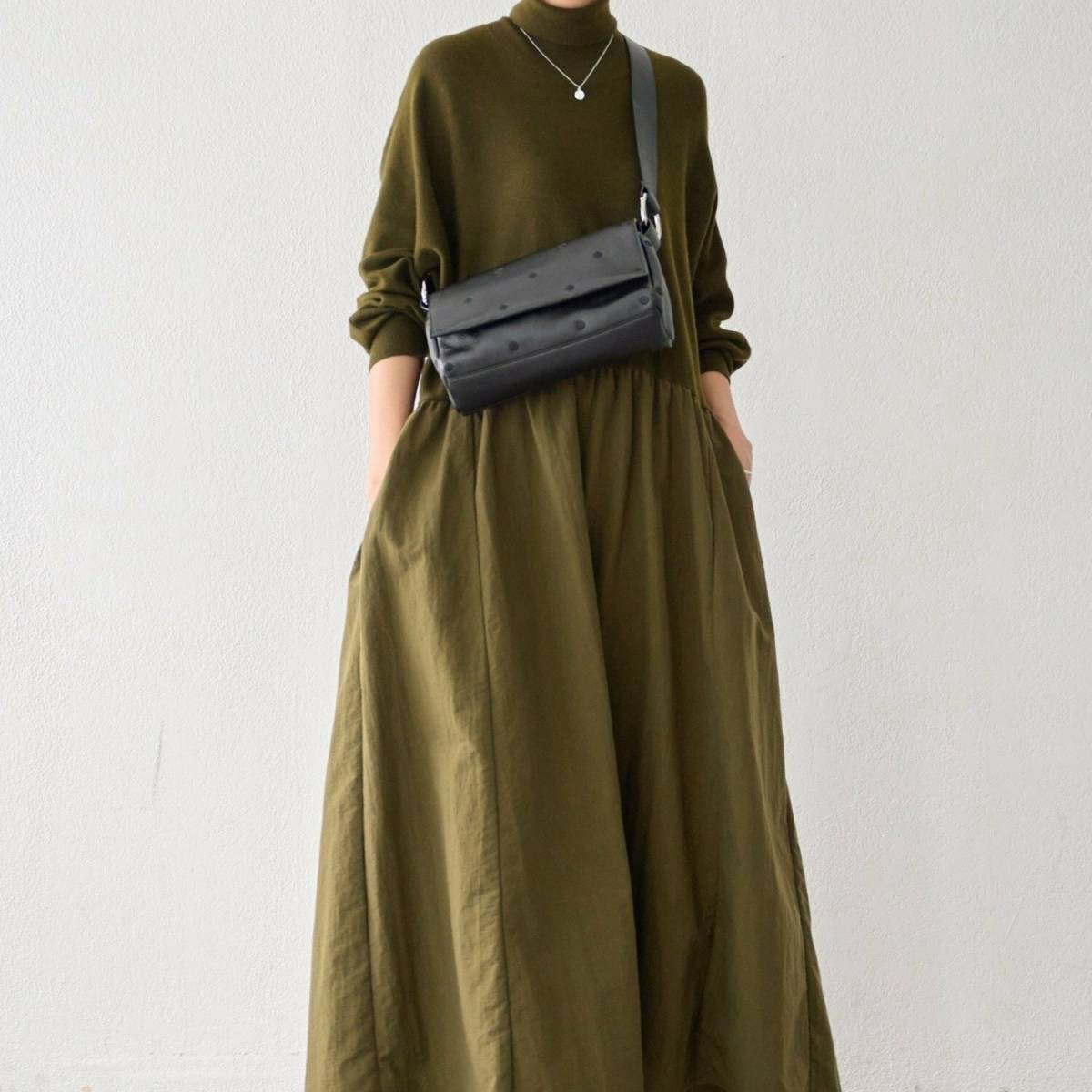 ボディバッグコーデ　ワンピース