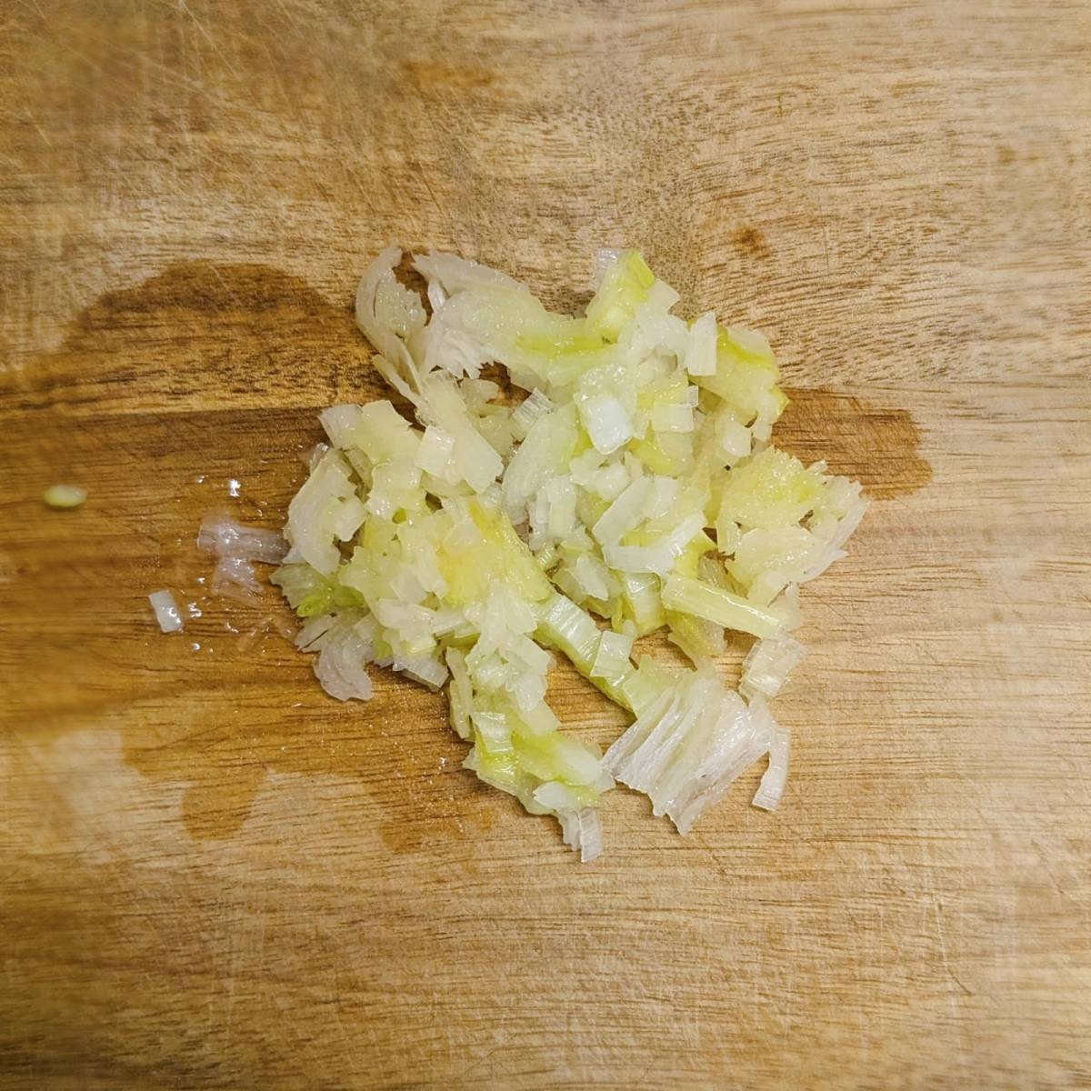 くらこん公式の「塩こんぶで万能ねぎ塩だれ」のレシピ