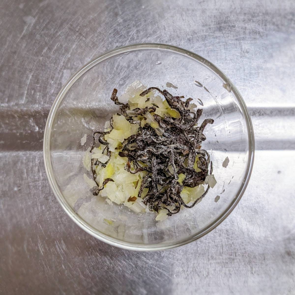 くらこん公式の「塩こんぶで万能ねぎ塩だれ」のレシピ