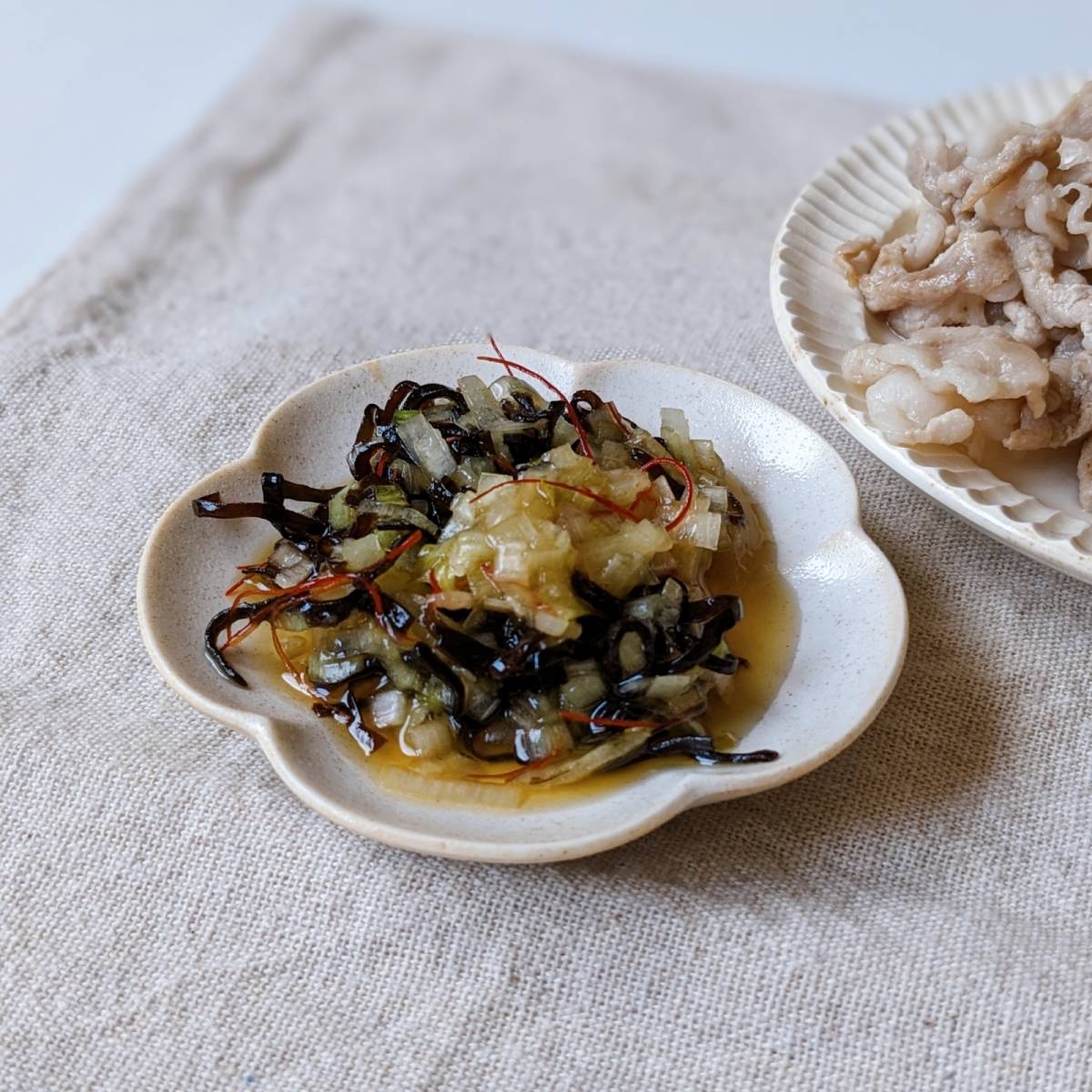 くらこん公式の「塩こんぶで万能ねぎ塩だれ」のレシピ