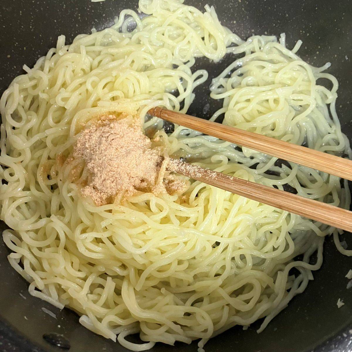 マルちゃん公式の「のりとたまごの納豆焼そば」のレシピ