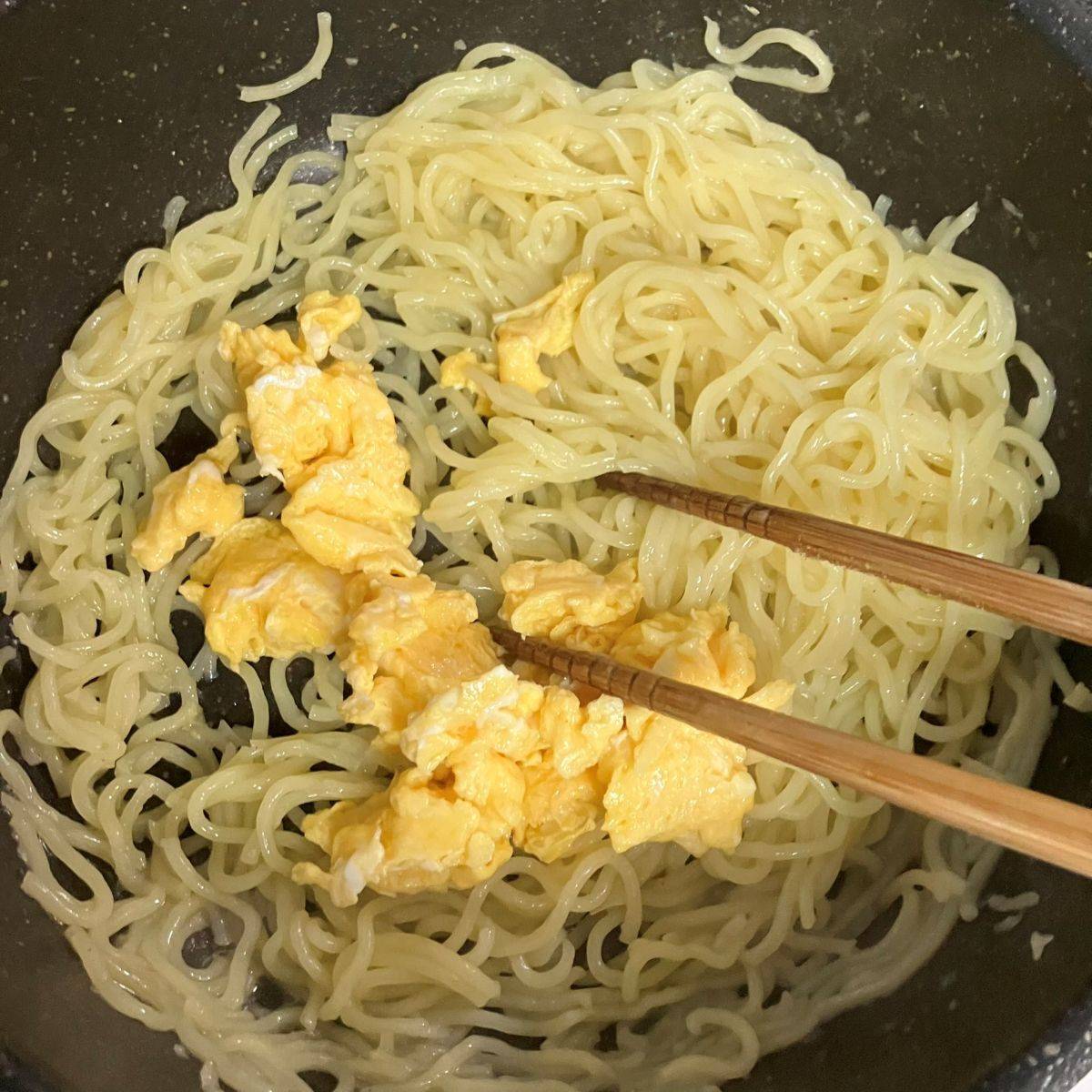 マルちゃん公式の「のりとたまごの納豆焼そば」のレシピ