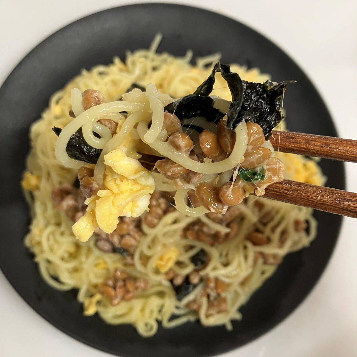 マルちゃん公式の「のりとたまごの納豆焼そば」のレシピ