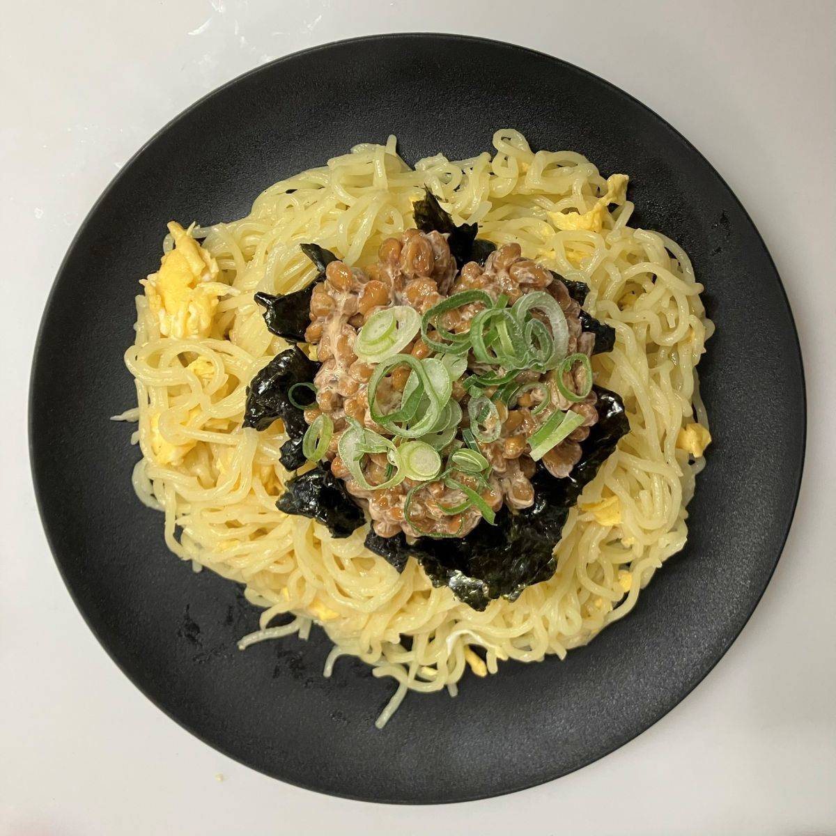 マルちゃん公式の「のりとたまごの納豆焼そば」のレシピ